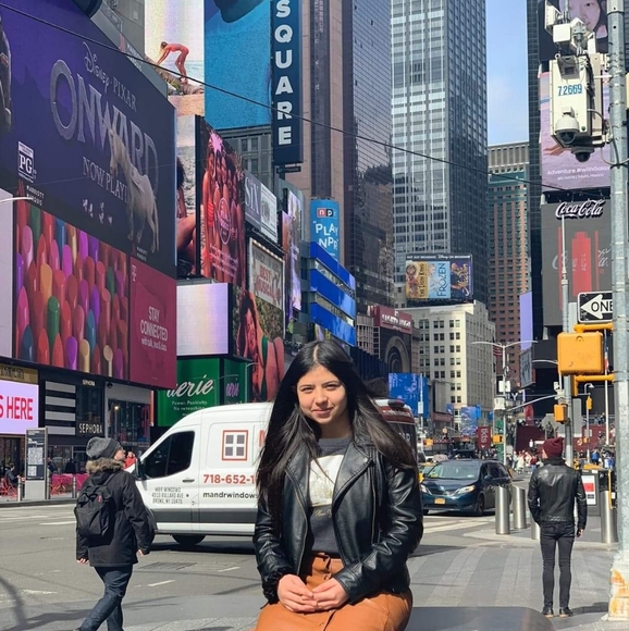 Meet your Posher, Jovanna - Picture 1 of 1